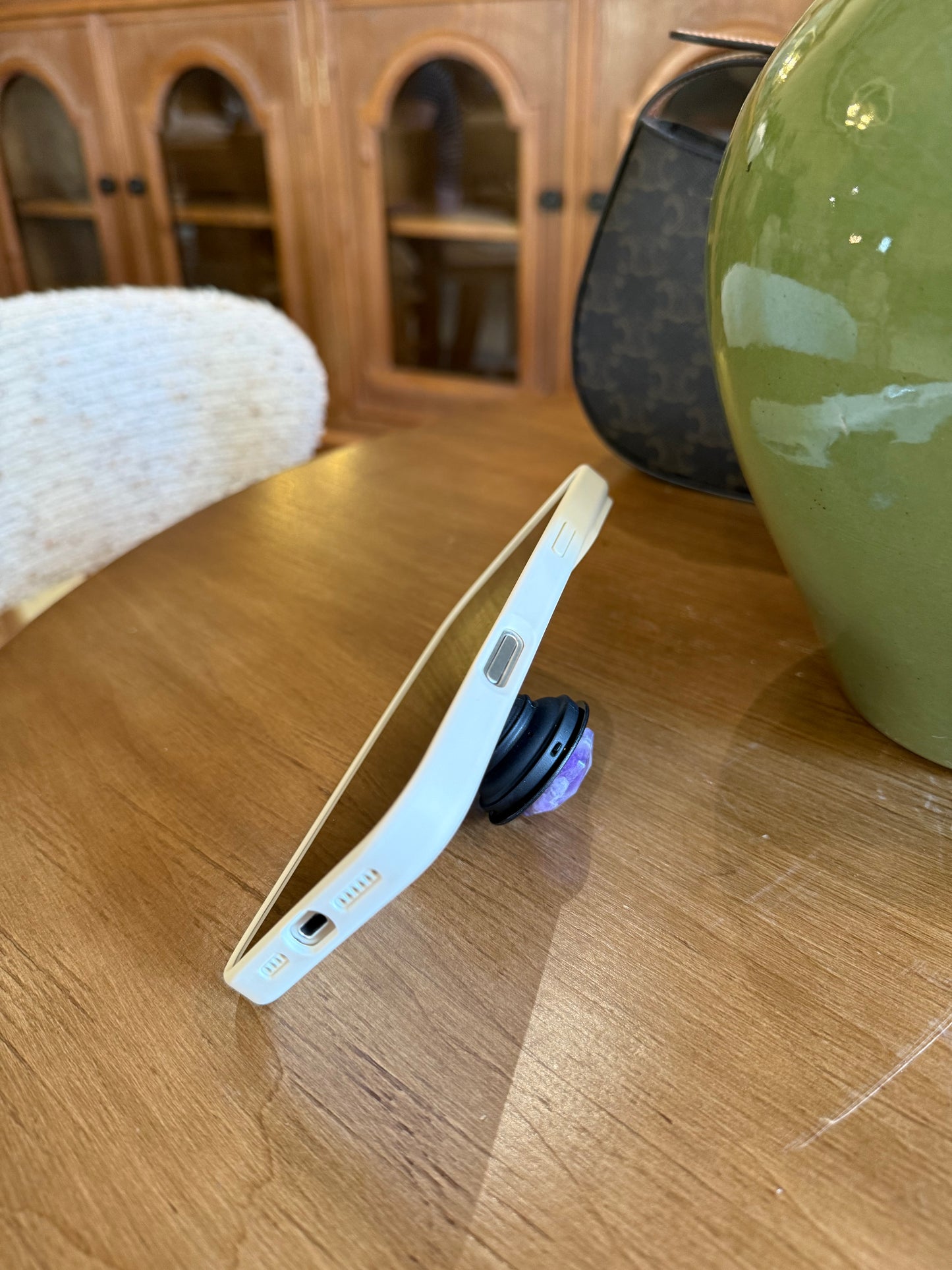 Amethyst hexagram magnetic phone stand for relax
